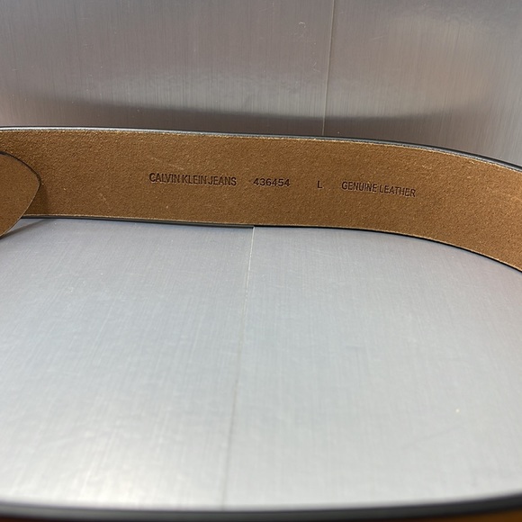 BNWT Calvin Klein Jeans Woman’s Tan leather color Small - Picture 3 of 9